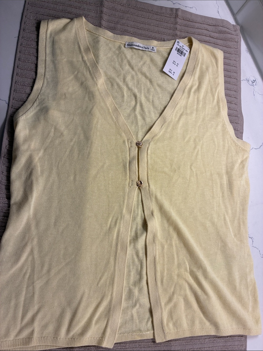 Abercrombie & Fitch Pale Yellow Sleeveless V‑Neck Knit Button Vest